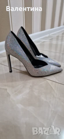 Сребристи обувки Bershka 35 номер, снимка 3 - Дамски елегантни обувки - 51120206