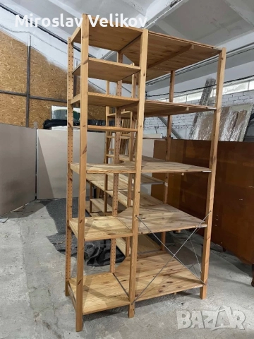 Дървен регал Икея в много добро състояние , снимка 4 - Секции и витрини - 52650379