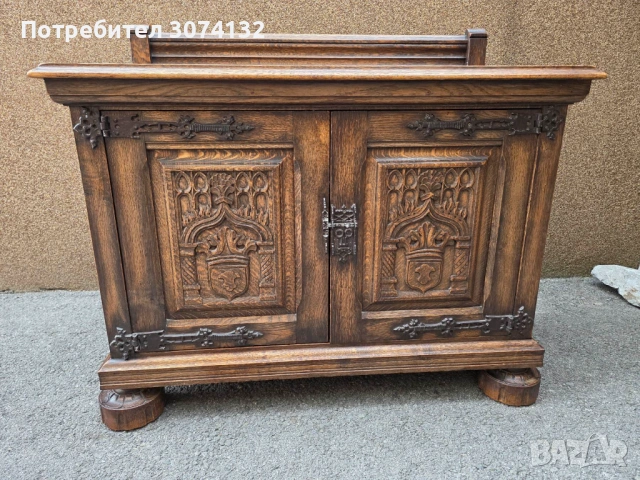 Красив шкаф в Готически стил , снимка 5 - Шкафове - 54293899