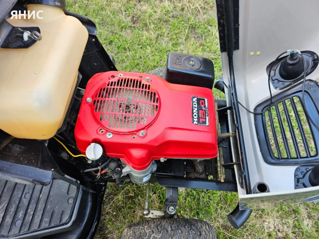 ТРАКТОРНА КОСАЧКА HONDA. ПЕРФЕКТНА , снимка 11 - Градинска техника - 52002577