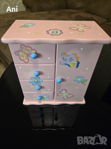 Розива бижутерка ''Гардероб'', снимка 2 - Декорация за дома - 52550923