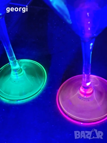 две френски чаши за мартини от ураново стъкло M1, снимка 6 - Чаши - 54163664