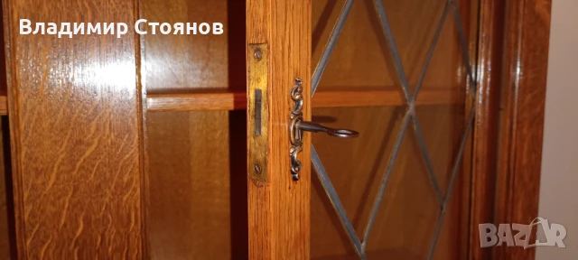 Дървен шкаф за книги + секция (дърворезба)