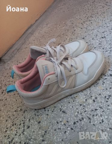 Оригинални обувки на adidas, снимка 1 - Маратонки - 45418779
