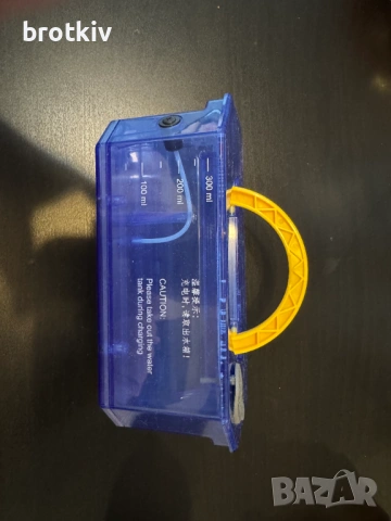 Продавам контейнер за вода за прахосмукачка