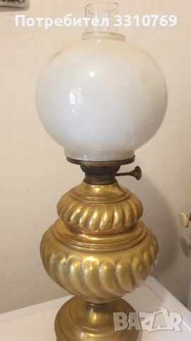 Рядка антикварна находка -красива австрийска месингова газена лампа. 