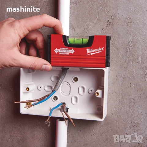 Нивелир мини Milwaukee алуминиев 100 мм, 0.5 мм/м, Minibox, снимка 2 - Измервателни инструменти - 50983506