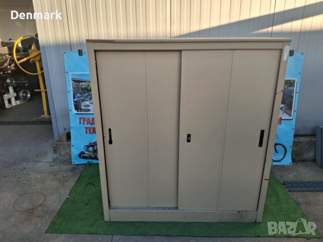 Метален шкаф за инструменти 