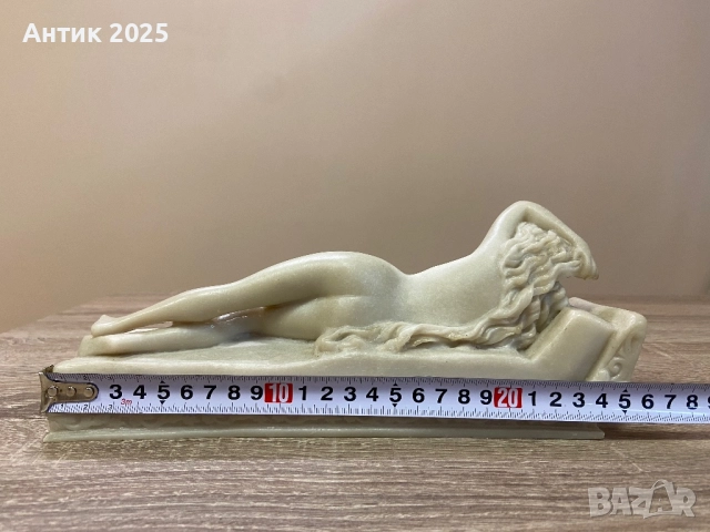 Мраморна статуетка „Гола жена на кушетка“, снимка 3 - Антикварни и старинни предмети - 51481442