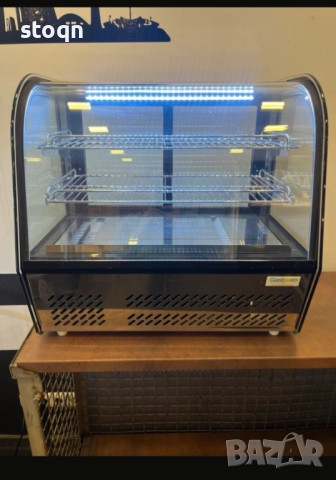 Витрина за сладки торти плюсова