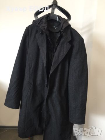 Мъжко палто със сваляща се качулка, размер M