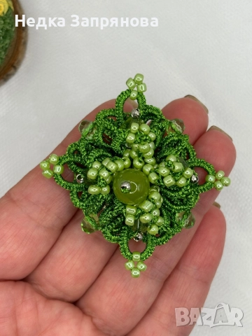 Брошка Ръчно изплетена Уникален акцент за всеки стил Различни цветове по поръчка , снимка 6 - Други - 52713472