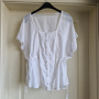 Бяла риза с дантела, снимка 1 - Ризи - 44938428