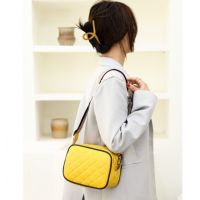 Малка дамска чанта от естествена кожа Yellow 1226, снимка 3 - Чанти - 45352673