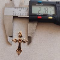Златен стар православен кръст с инкрустиран гранат,злато 14к , снимка 6 - Колиета, медальони, синджири - 45434351