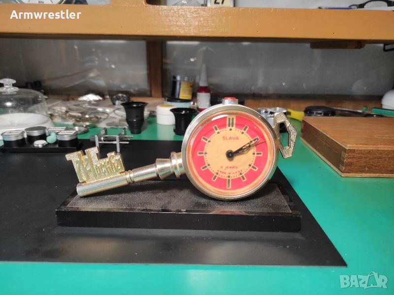 Стар Руски Механичен Часовник Будилник Слава Ключът на Москва, снимка 1