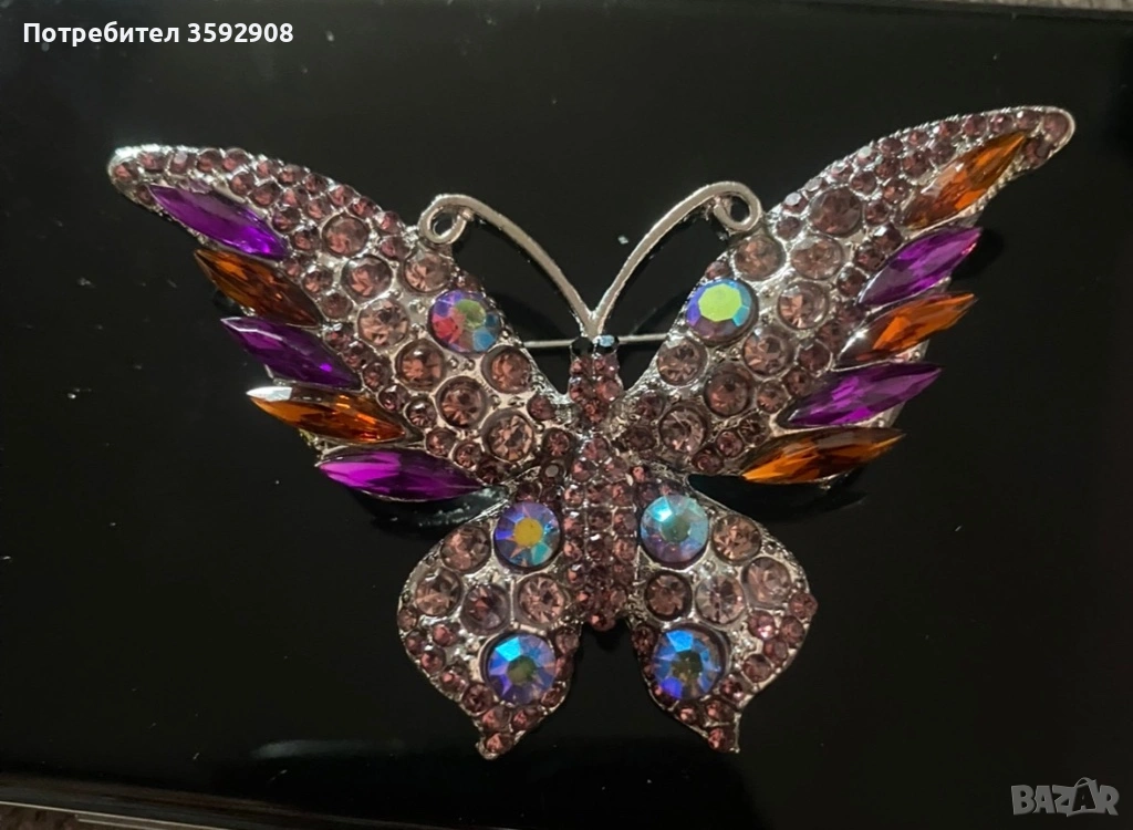 Брошка св кристали пеперуди, снимка 1
