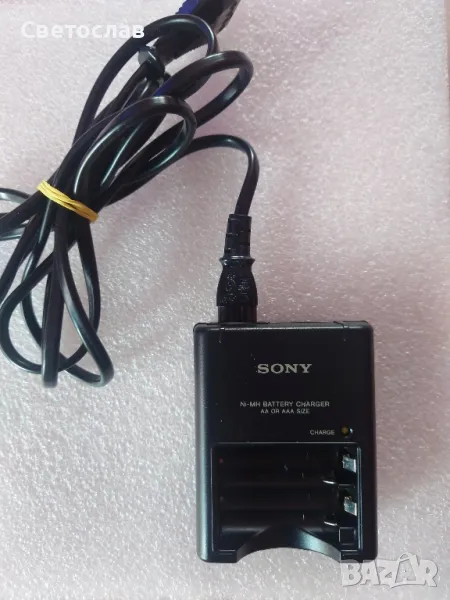 Зарядно устройство Sony BC-CS2A за 4 AA/AAA батерии, снимка 1