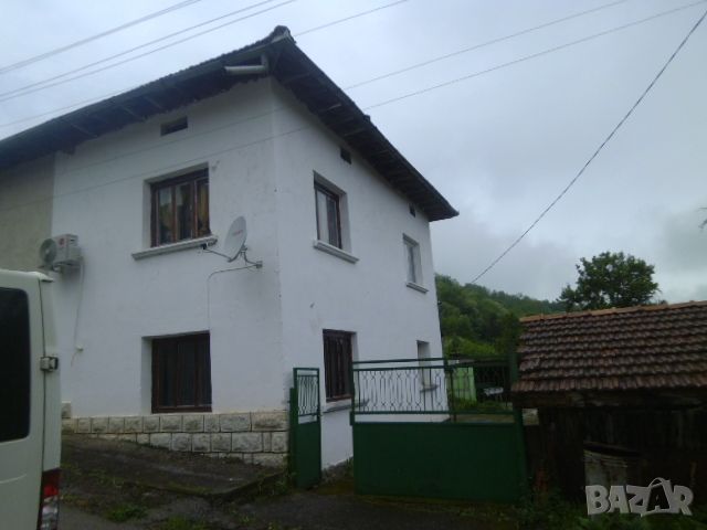 Продавам Къща в село Малък Извор по пътя към Гложенския манастир , снимка 1 - Къщи - 45581650