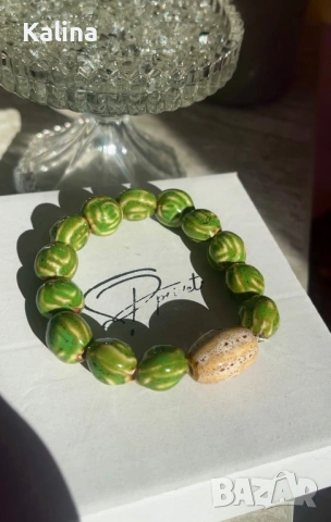 Ръчно изработена гривна от керамични мъниста, снимка 4 - Гривни - 53712028