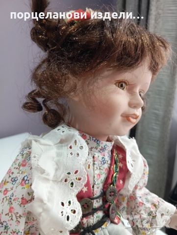 Порцеланова колекционерска кукла със метална стойка , снимка 4 - Антикварни и старинни предмети - 52690344
