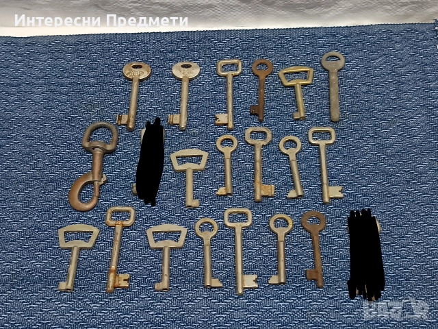 Лот стари ключове, най-различни.