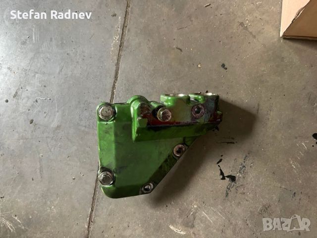 Капак за корпуса на охладител на двигателя - John Deere 6020, 6010, 3215, 3415, 3220, 3420, снимка 1 - Селскостопанска техника - 46705244