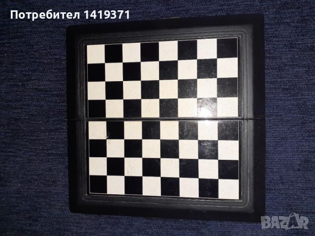 Магнитен шах в пластмасова черна кутия, снимка 2 - Шах и табла - 45687192
