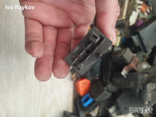 Бутон , подгрев за  Audi 80 , Audi 100 , 893941503, снимка 3 - Части - 53840659