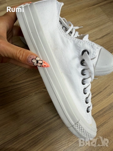 Оригинални чисто бели Кецове Converse ! 42 н