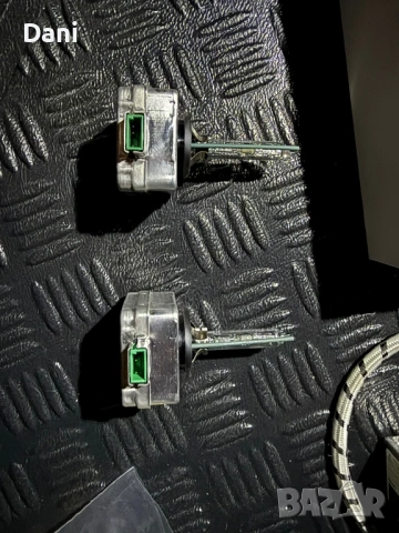 Ксенонови крушки D3S OSRAM XENARC 35W + една крушка на Philips