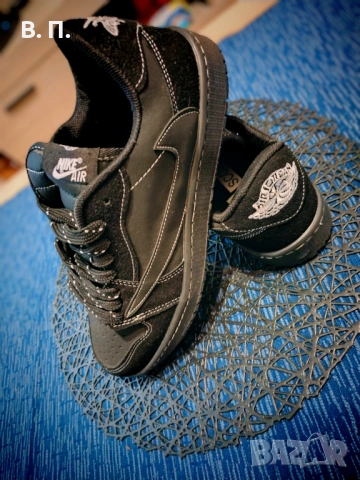 обувки Air Jordan 1 Low x Travis Scott 'Black Phantom', снимка 4 - Маратонки - 53617392