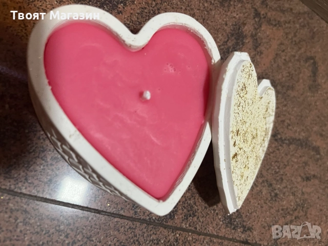 Ръчно изработен Подарък Сърце от Акрилна Смола със Соев Восък – Бяло със Златист акцент, снимка 10 - Ръчно изработени сувенири - 52908214