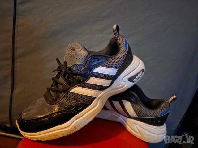 Adidas-оригинал-зимни-номер 45, снимка 2 - Маратонки - 52974476