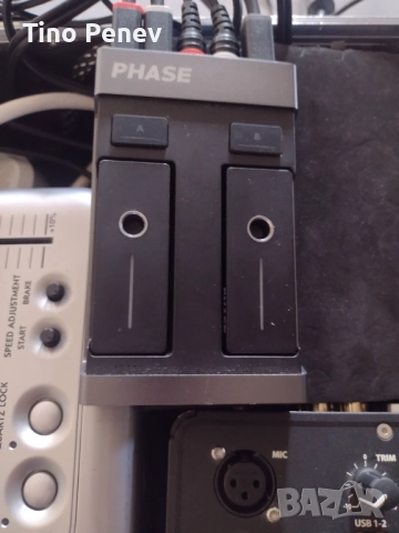 Продава се Dj сет  грамофони Vestax и пулт Serato Allen & Heath XONE43C, снимка 8 - Грамофони - 52929090