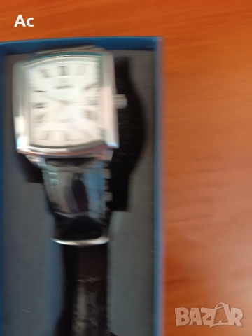 Стилен часовник с римски цифри 