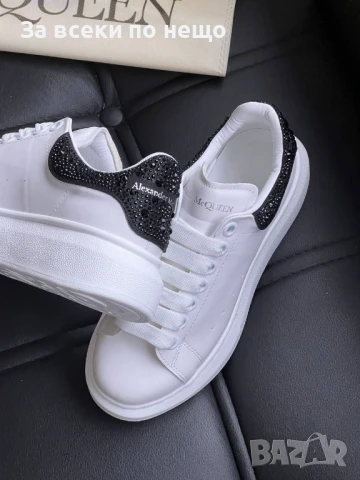 Alexander McQueen Дамски Бели Маратонки С Кристали С Черен Акцент👟Дамски Спортни Обувки Код E582, снимка 4 - Маратонки - 50913113