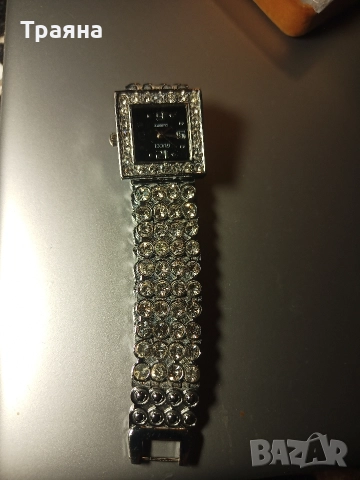 Стилен дамски часовник на марката Gucci със забележка , снимка 4 - Дамски - 52996656