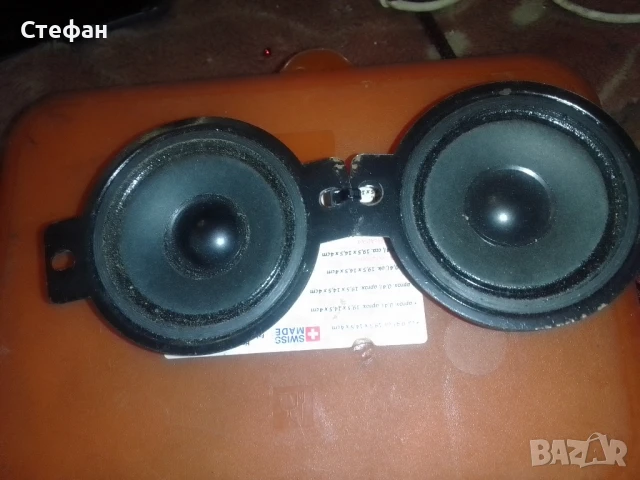 високо честотни говорители със 40 вата мощност и 3.8 ома съпротивление