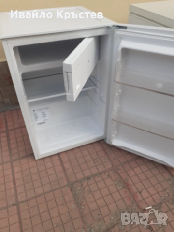Продавам хладилник с камера 
