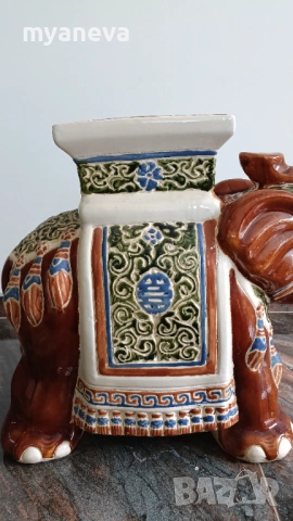 Порцеланова , ръчно рисувана с детайлни орнаменти , индийска маса с форма на слон ., снимка 6 - Маси - 54230256