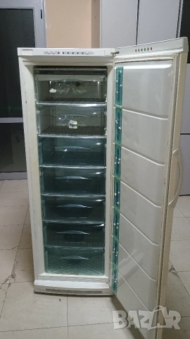 Голям фризер Аriston A class