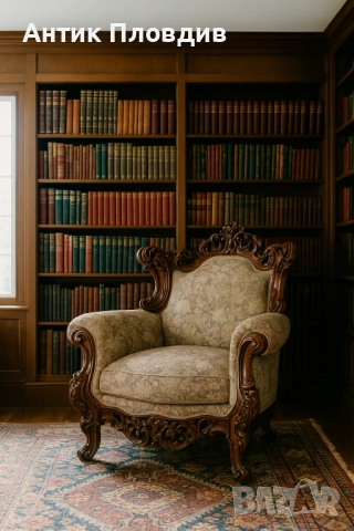 Антично кресло с ръчно резбована дървена рамка и флорална дамаска