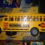 Училищен автобус,около 18см,пластмаса, снимка 1 - Коли, камиони, мотори, писти - 43461748