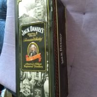 Красива бутилка 500млл ръчно облицована в метална кутия Джак Даниелс, снимка 11 - Декорация за дома - 45162244