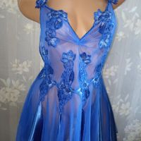 Красива нощничка в кралско синьо от сатен, тюл и бродерия с брокат М, снимка 4 - Бельо - 45280623