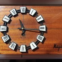 Стенен механичен часовник Маяк СССР , снимка 1 - Антикварни и старинни предмети - 45483124