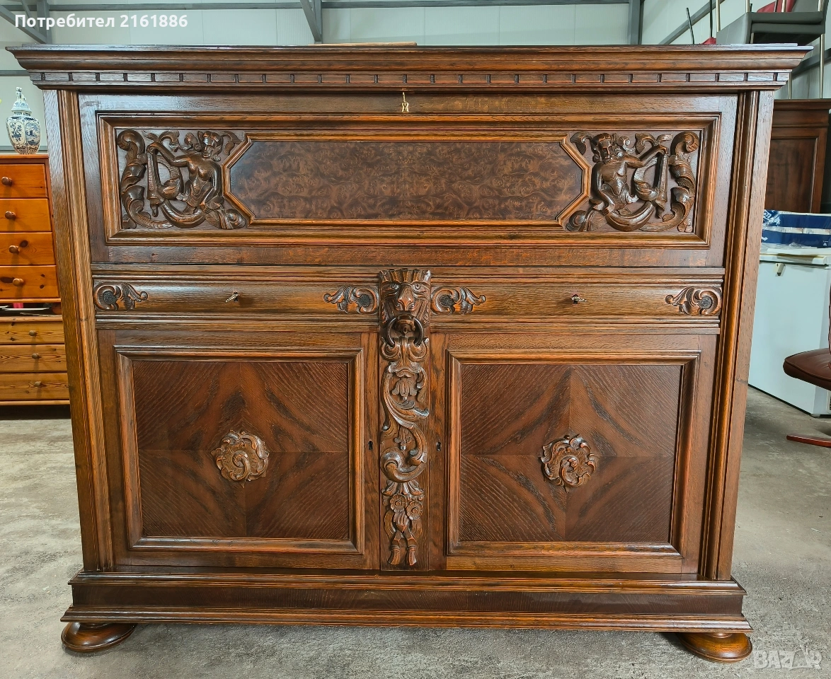 Елегантен дъбов шкаф с дърворезба , снимка 1