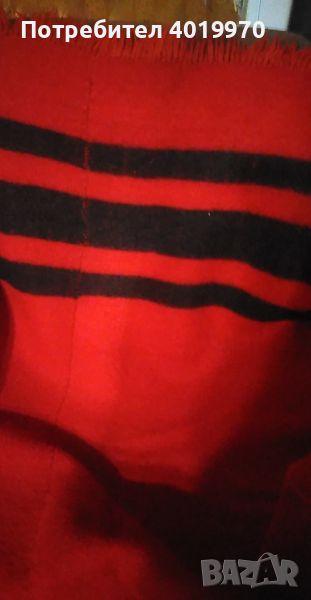 Червено вълнено одеяло, снимка 1