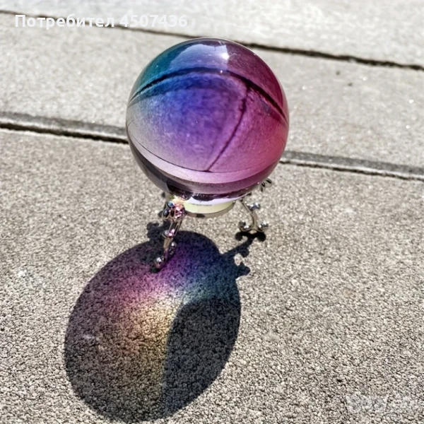 Елегантна Цветна Кристална Топка с метална стойка, снимка 1